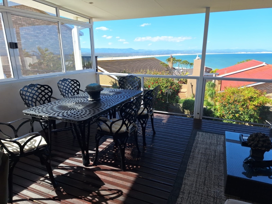 4 Bedroom Property for Sale in Wavecrest Eastern Cape
